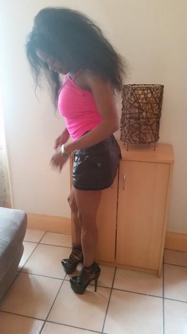 Africaine experte en massage pour décontraction